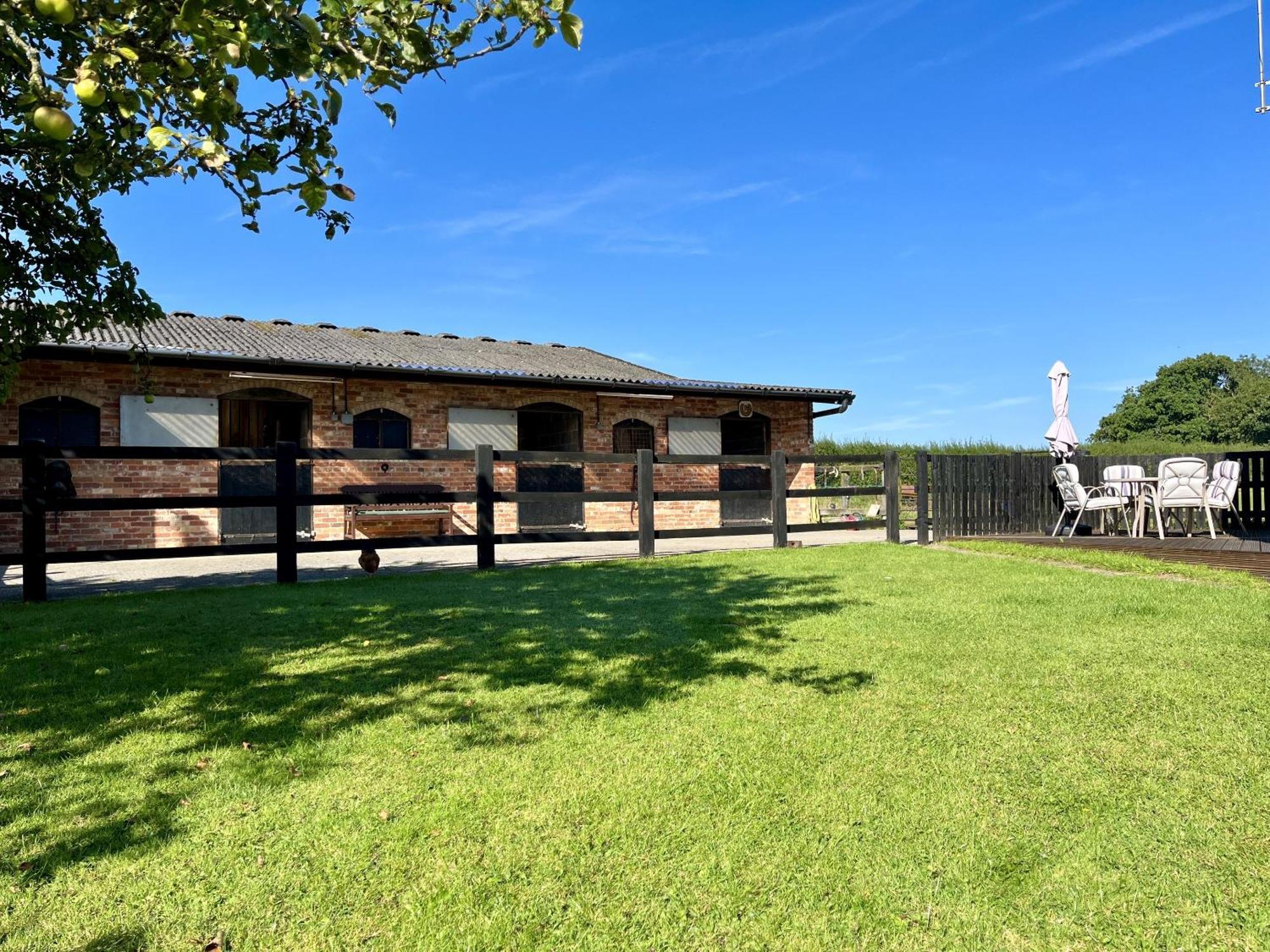 Priors Oak - A Cosy Studio With Countryside Views In Dorset Stalbridge Exterior photo